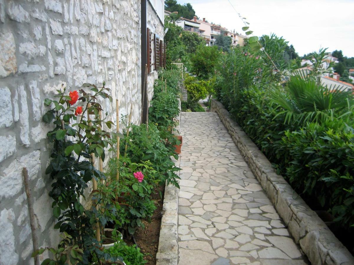 Luxury 1 Bedroom Apartment In Rabac Exteriör bild