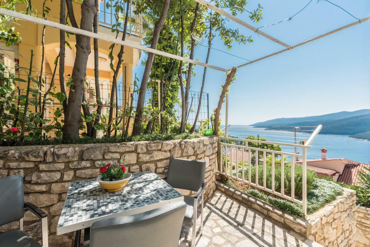 Luxury 1 Bedroom Apartment In Rabac Exteriör bild